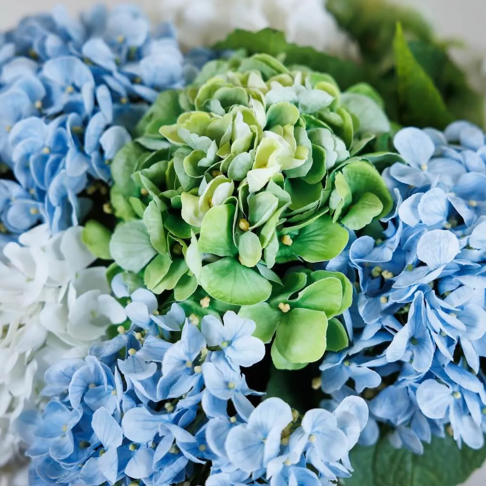 Strauß künstlicher Blüten Hortensien
