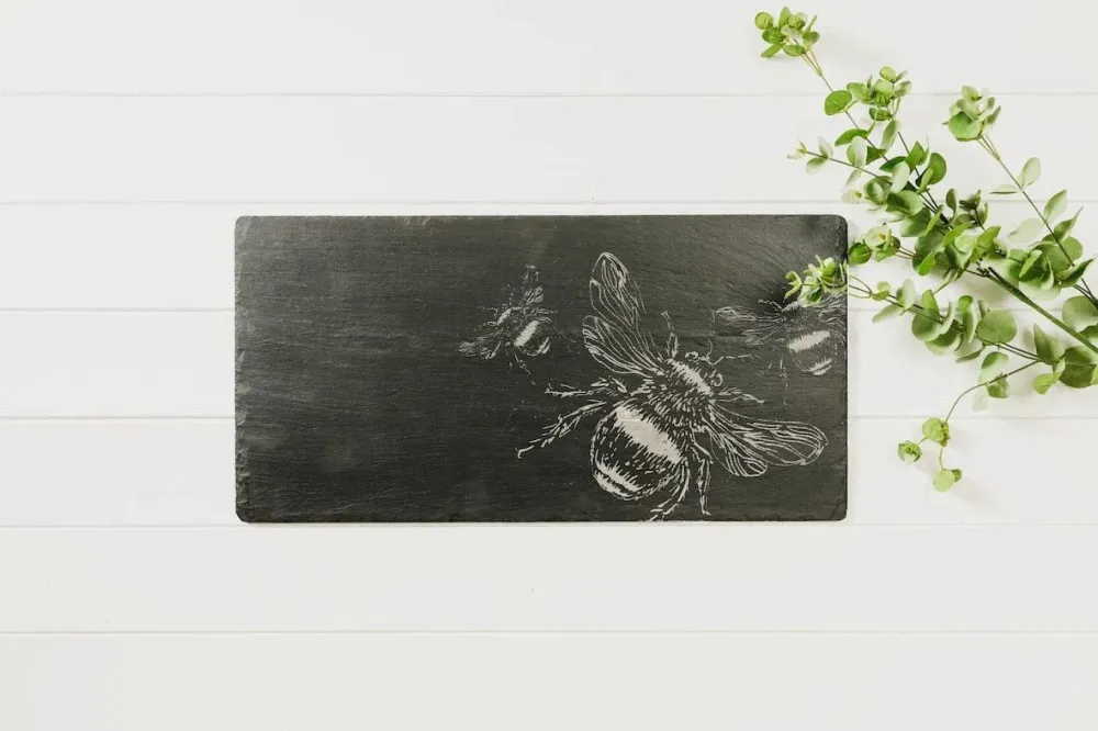 Tischläufer Bienen - Graviert - 50x25 - Schiefer - Just Slate Company Schottland