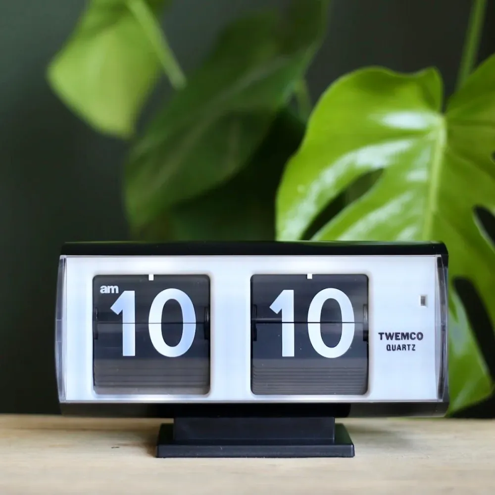 TWEMCO KLEINE FLIPCLOCK QT-30T SCHWARZ