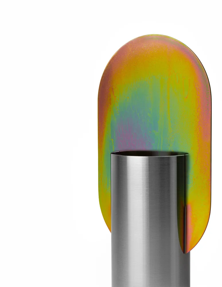 Wazon GENKE - NUMMERIERTE EDITION aus rostfreiem Stahl mit regenbogenfarbenem Zink