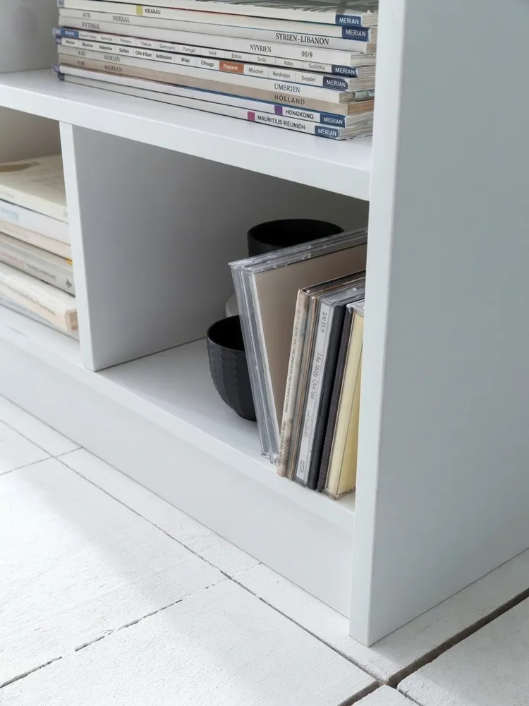 Bücherregal – Holz, melaminbeschichtet, mit Stauraum, modern