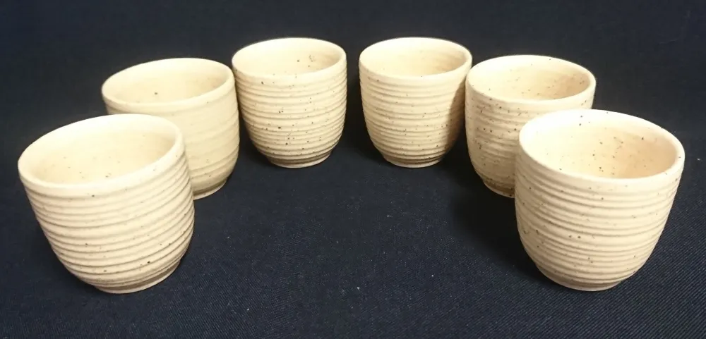 6er Set EIERBECHER - Keramik / Steingut, Waagerechtes Linien Gestreiftes Relief Motiv Dekor