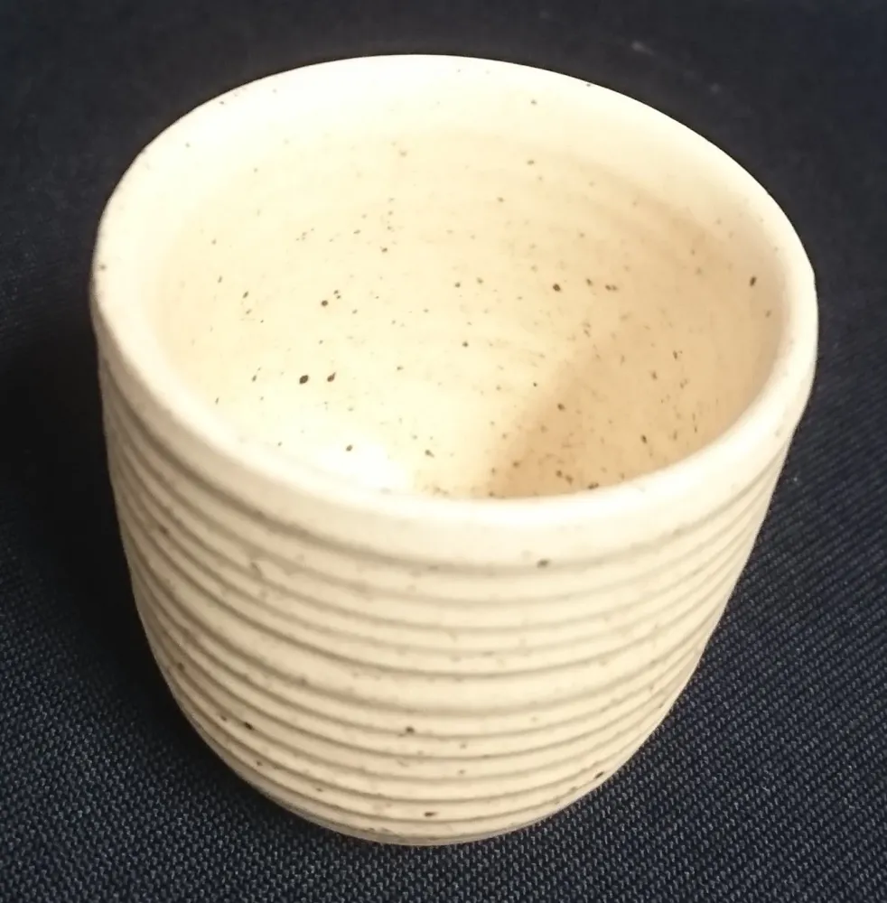 6er Set EIERBECHER - Keramik / Steingut, Waagerechtes Linien Gestreiftes Relief Motiv Dekor
