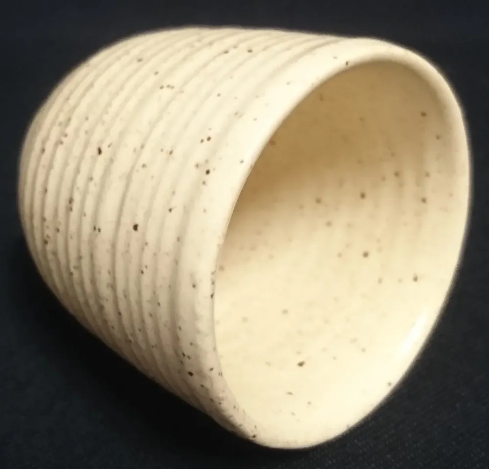 6er Set EIERBECHER - Keramik / Steingut, Waagerechtes Linien Gestreiftes Relief Motiv Dekor