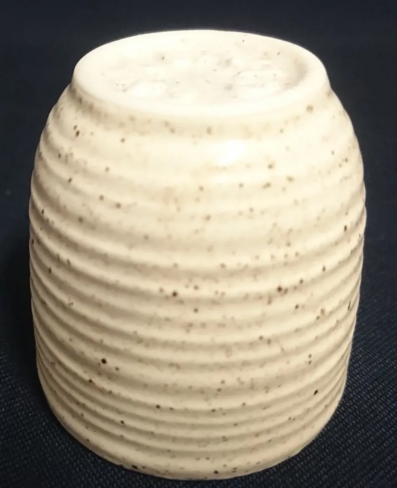 6er Set EIERBECHER - Keramik / Steingut, Waagerechtes Linien Gestreiftes Relief Motiv Dekor