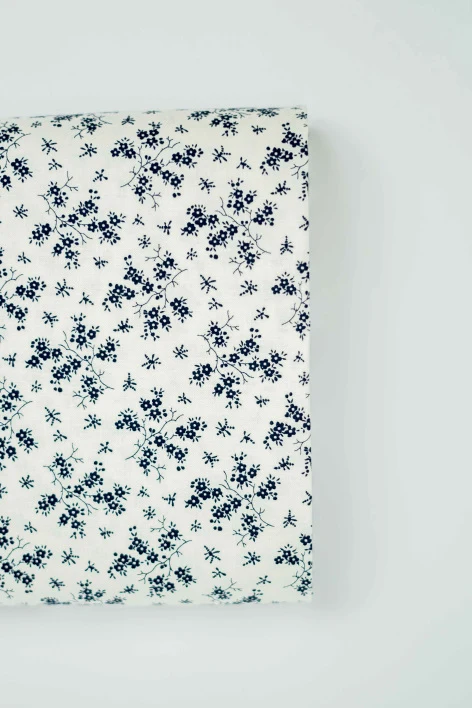 Baumwollstoff Serie Mix & Match kleine Blüten dunkelblau auf altweiß