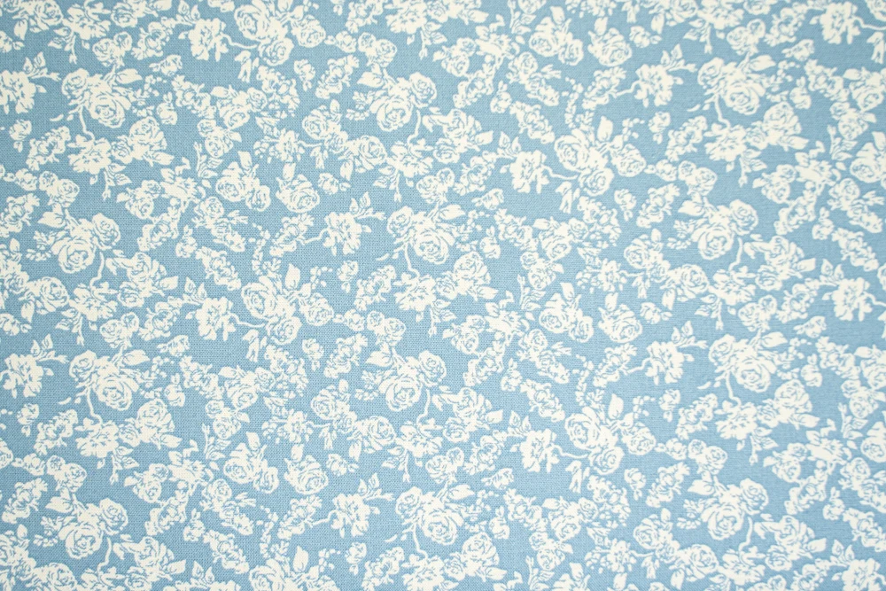 Baumwollstoff Serie Mix & Match Röschen altweiß auf jeansblau