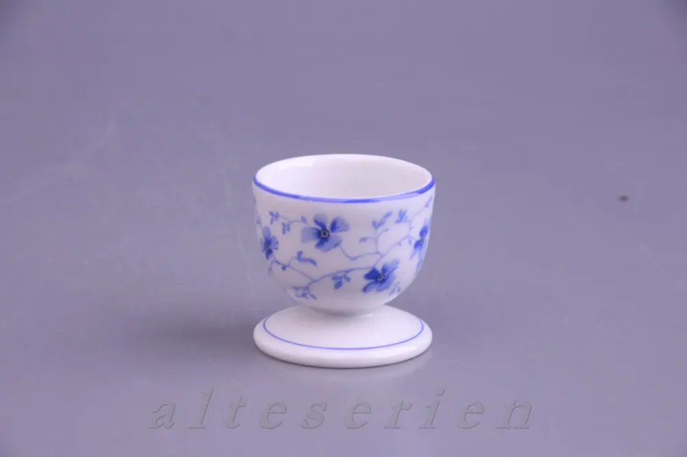 Eierbecher auf Fuß H 4,5 cm
