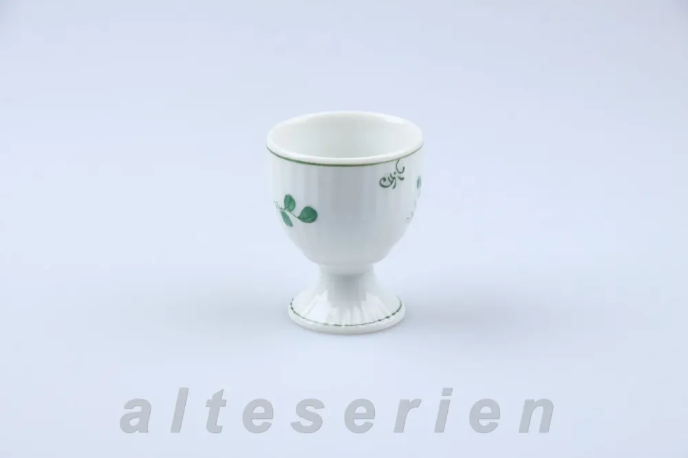 Eierbecher auf Fuß