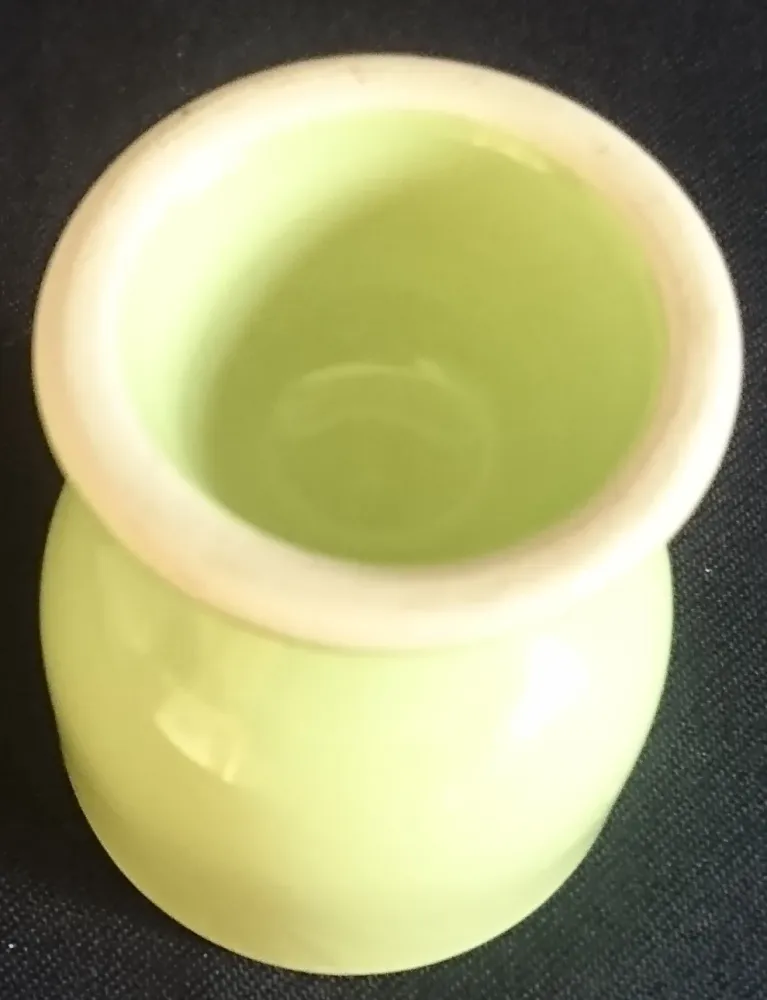 EIERBECHER - Porzellan, Zweifärbiges Farben Motiv Dekor