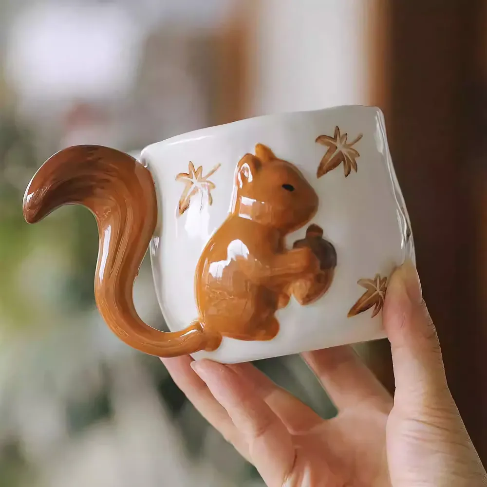 Eichhörnchen-Keramiktasse mit Eichel-Untersetzer