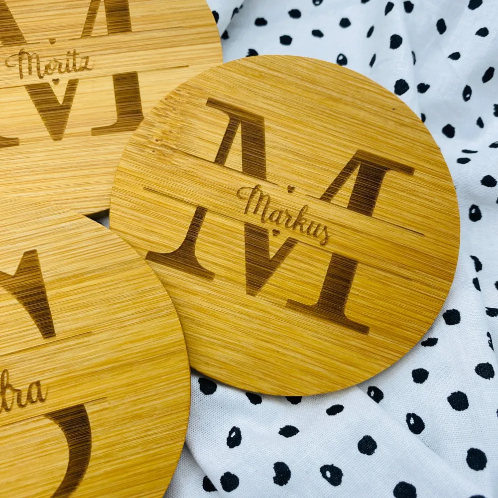 personalisierter Untersetzer aus Bambus | individuelles Geschenk zur Hochzeit oder zum Geburtstag | Untersetzer für Untern...