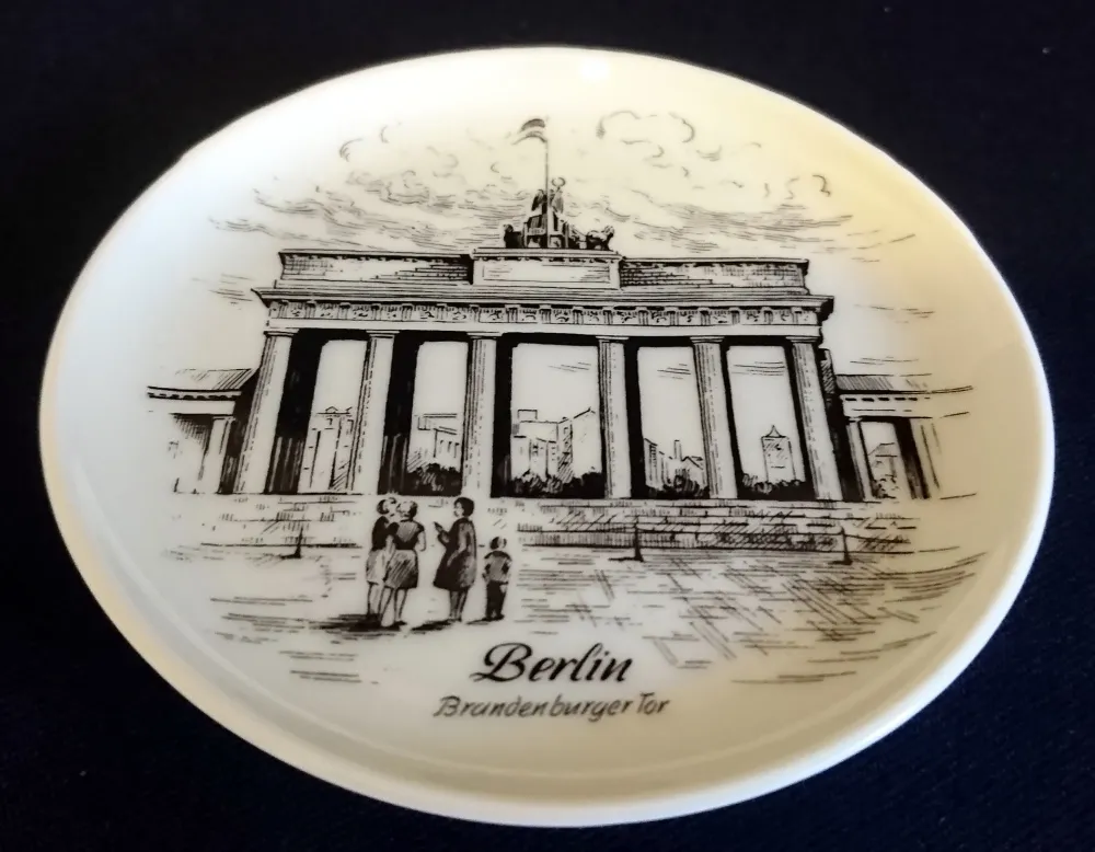 SAMMELTELLERCHEN UNTERSETZER - Porzellan, Stadt Berlin Sehnswürdigkeit Brandenburger Tor Motiv Dekor (BC)
