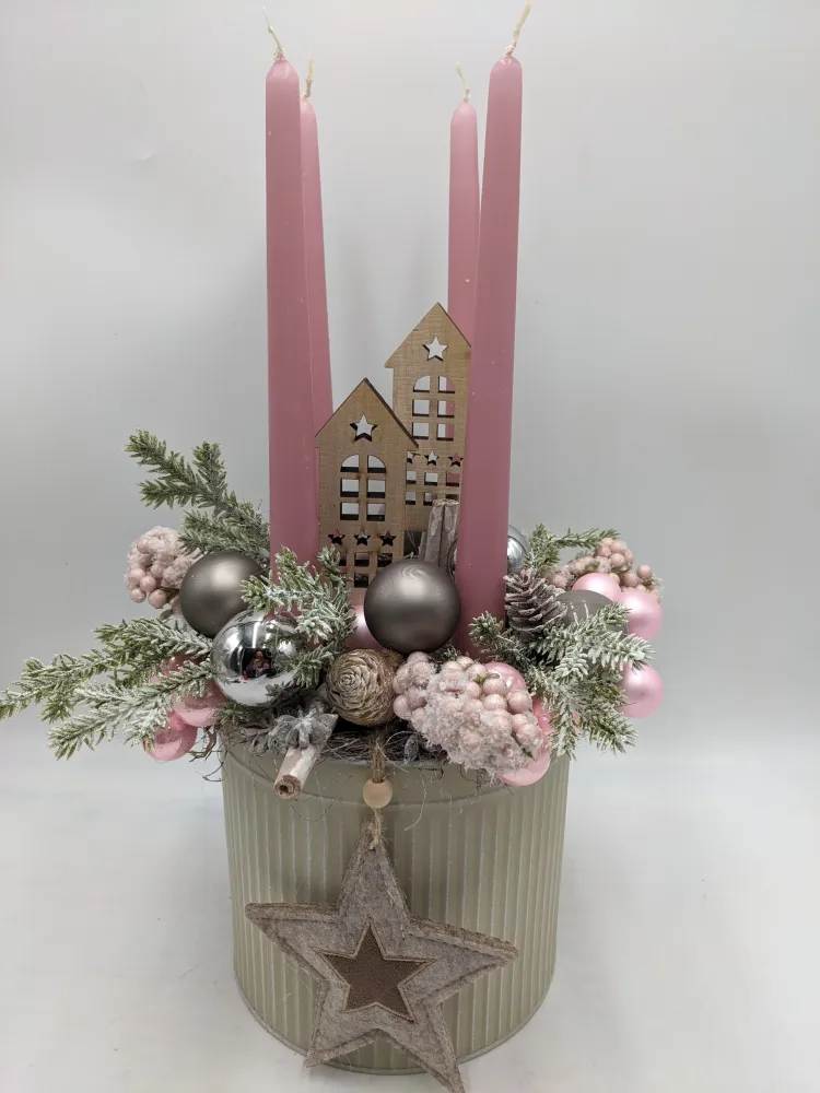 Adventsgesteck Kugel Stern Haus rosa
