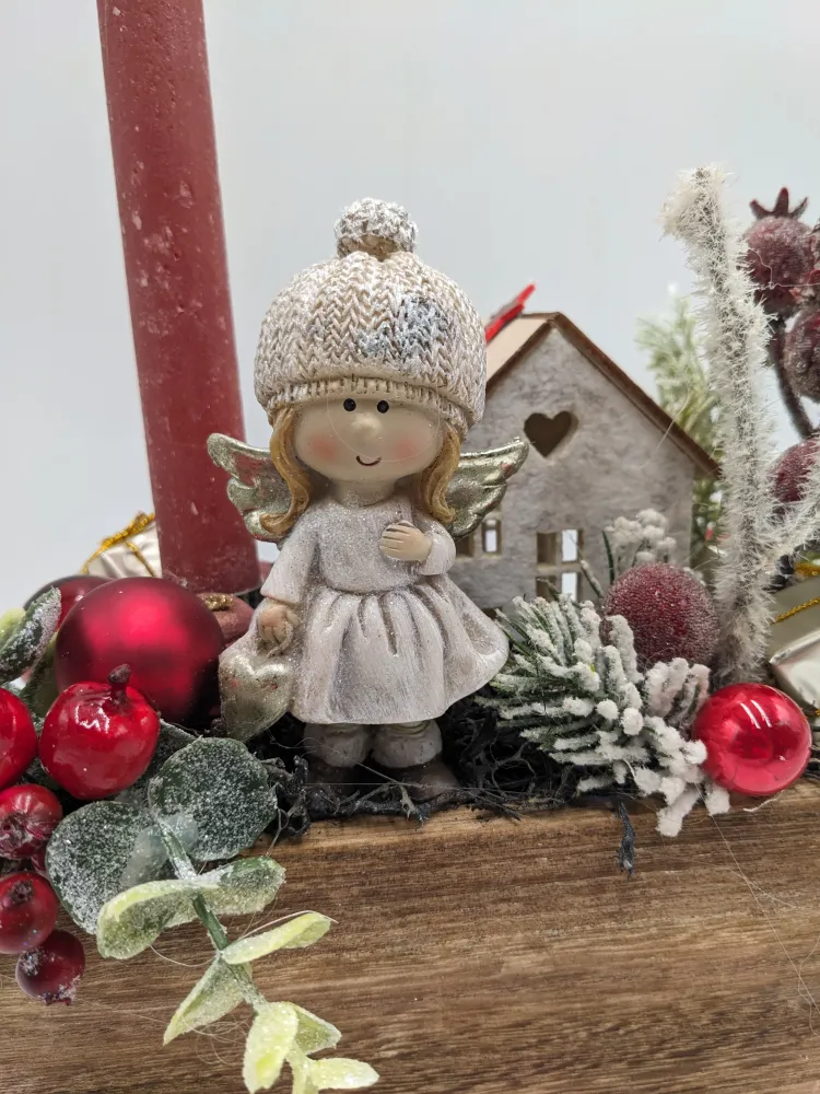 Weihnachtsgesteck Kugel Engel Haus rot