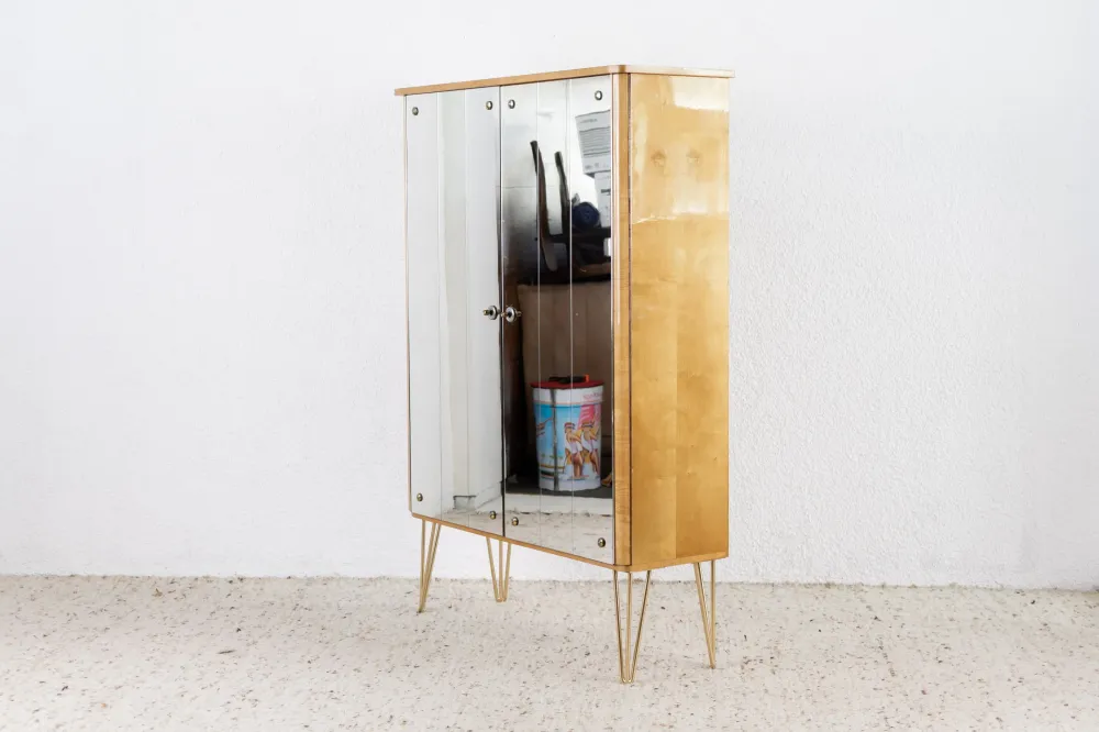 Spiegelschrank