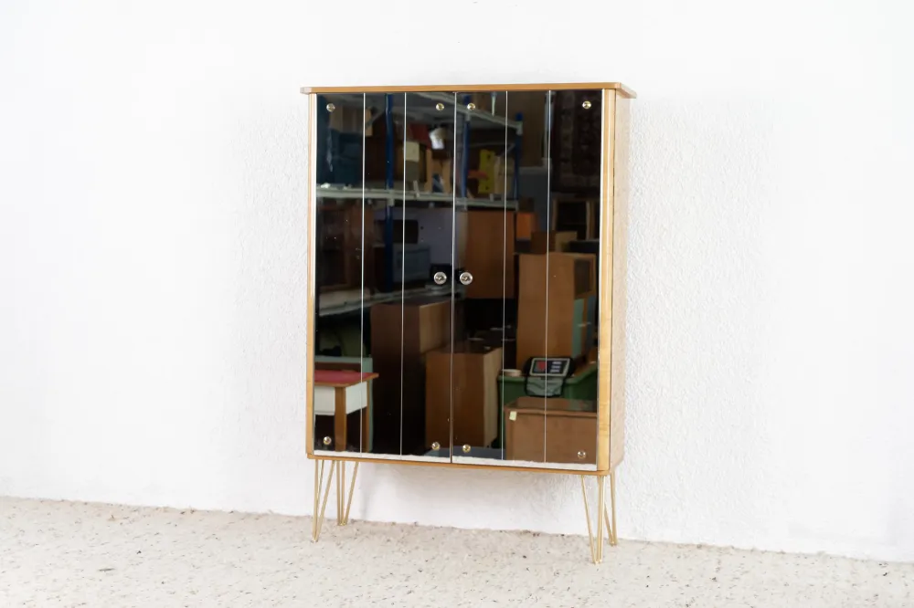 Spiegelschrank