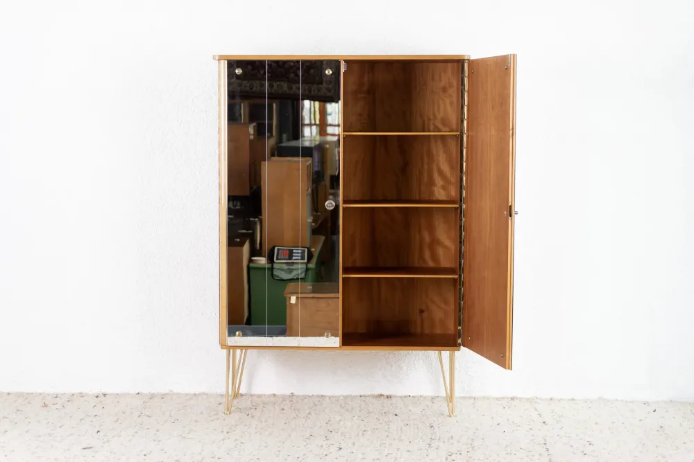 Spiegelschrank