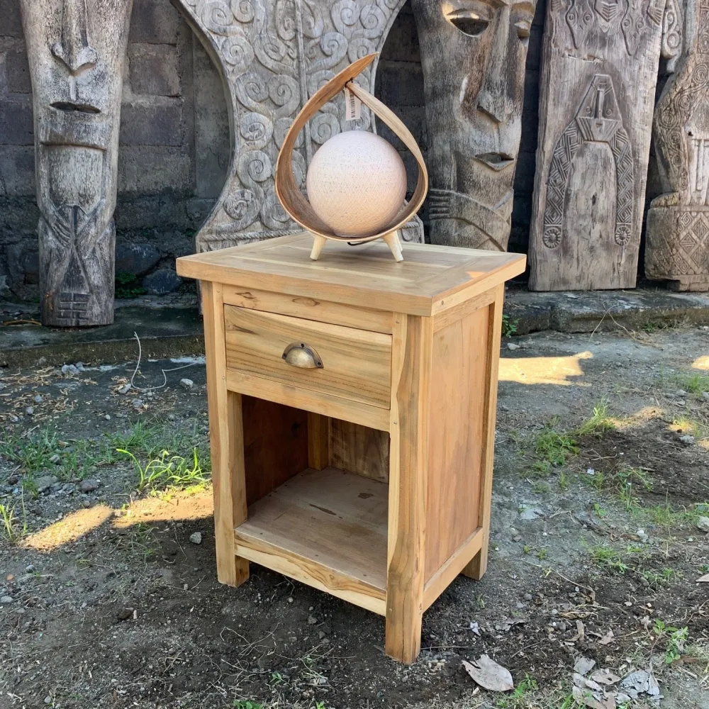 Nachttisch aus recyceltem Teakholz
