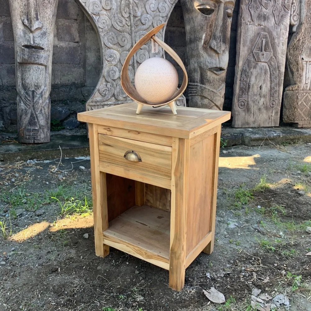 Nachttisch aus recyceltem Teakholz