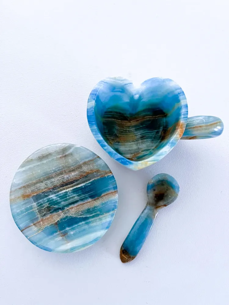 Deko Blaue Onyx / Blauer gebänderter Calcit Herz Tasse Kristall Becher mit Teller und Löffel SET . Blue Onyx / Calcite Hea...