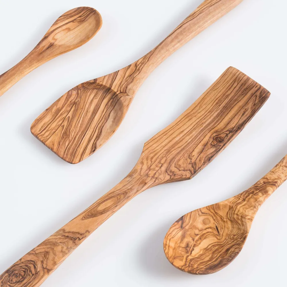 Set mit 4 Küchenutensilien aus Olivenholz – Löffel, Pfannenwender, langer Pfannenwender & kleiner Löffel