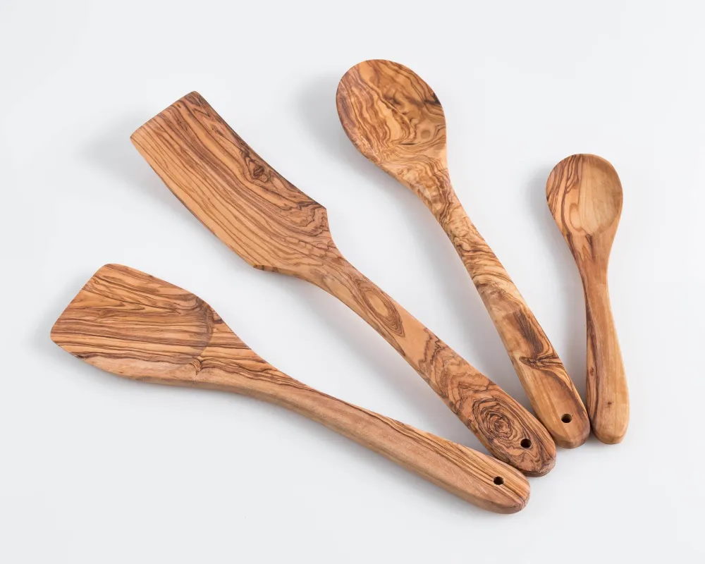 Set mit 4 Küchenutensilien aus Olivenholz – Löffel, Pfannenwender, langer Pfannenwender & kleiner Löffel
