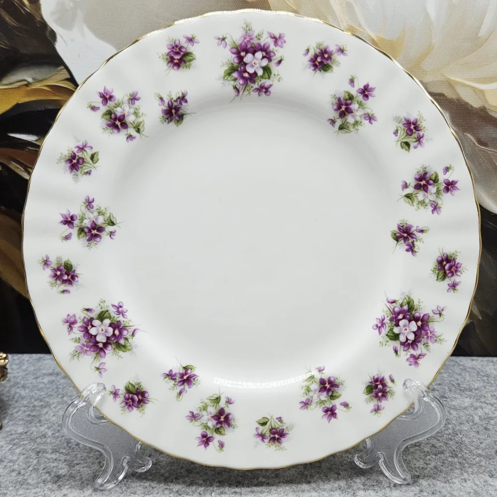 Eleganter ROYAL ALBERT Süßes Veilchen Porzellanteller (18cm)