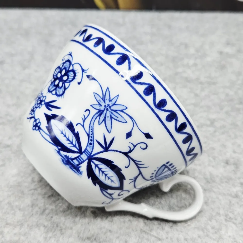 Kahla Porzellantasse mit Zwiebeldesign (170ml)