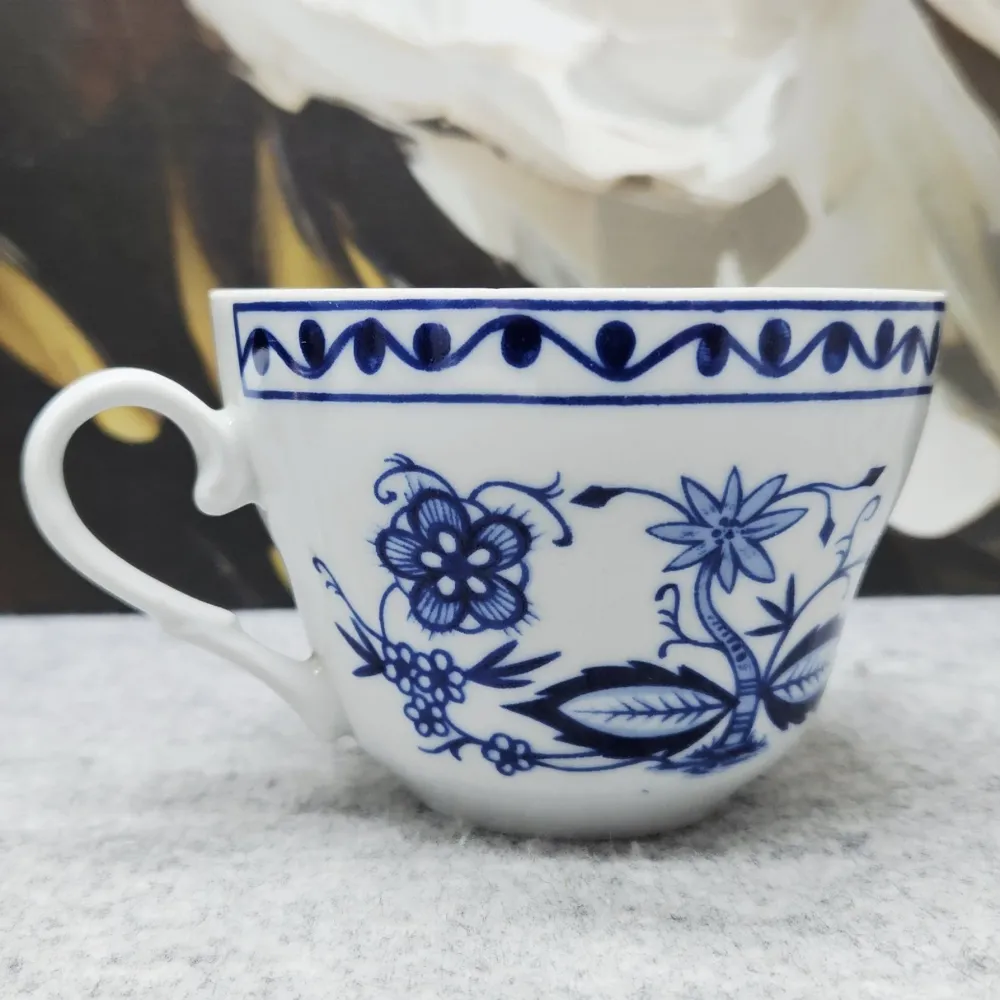 Kahla Porzellantasse mit Zwiebeldesign (170ml)