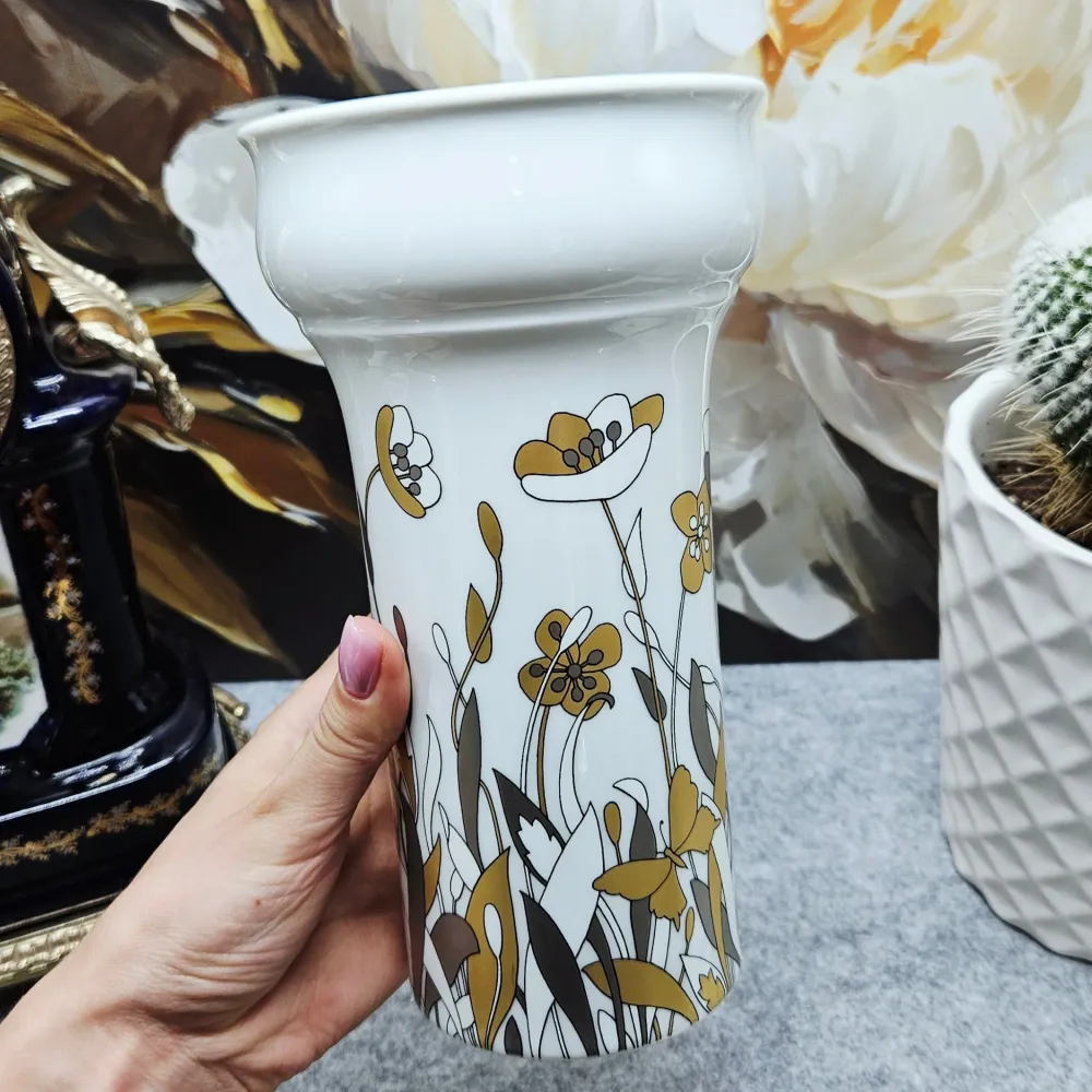 Modernistische Hutschenreuther Porzellanvase mit stilisierten Blumen (20cm.)