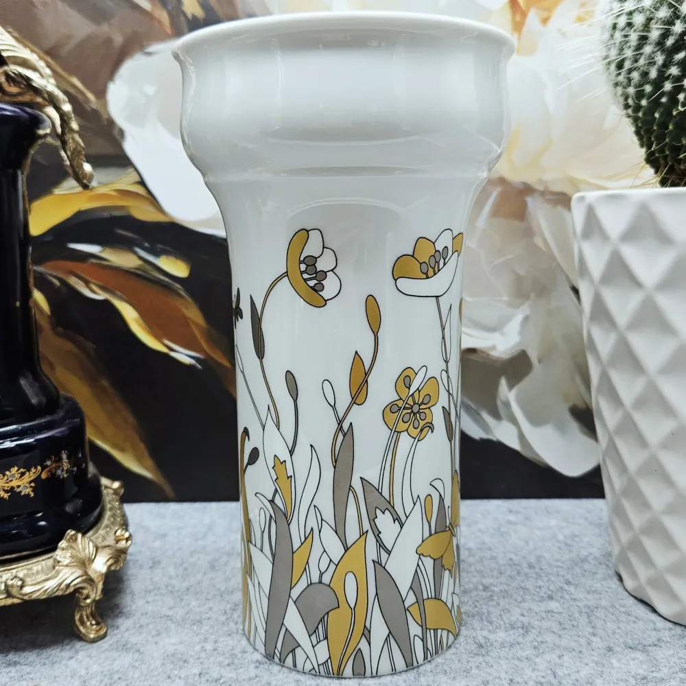 Modernistische Hutschenreuther Porzellanvase mit stilisierten Blumen (20cm.)