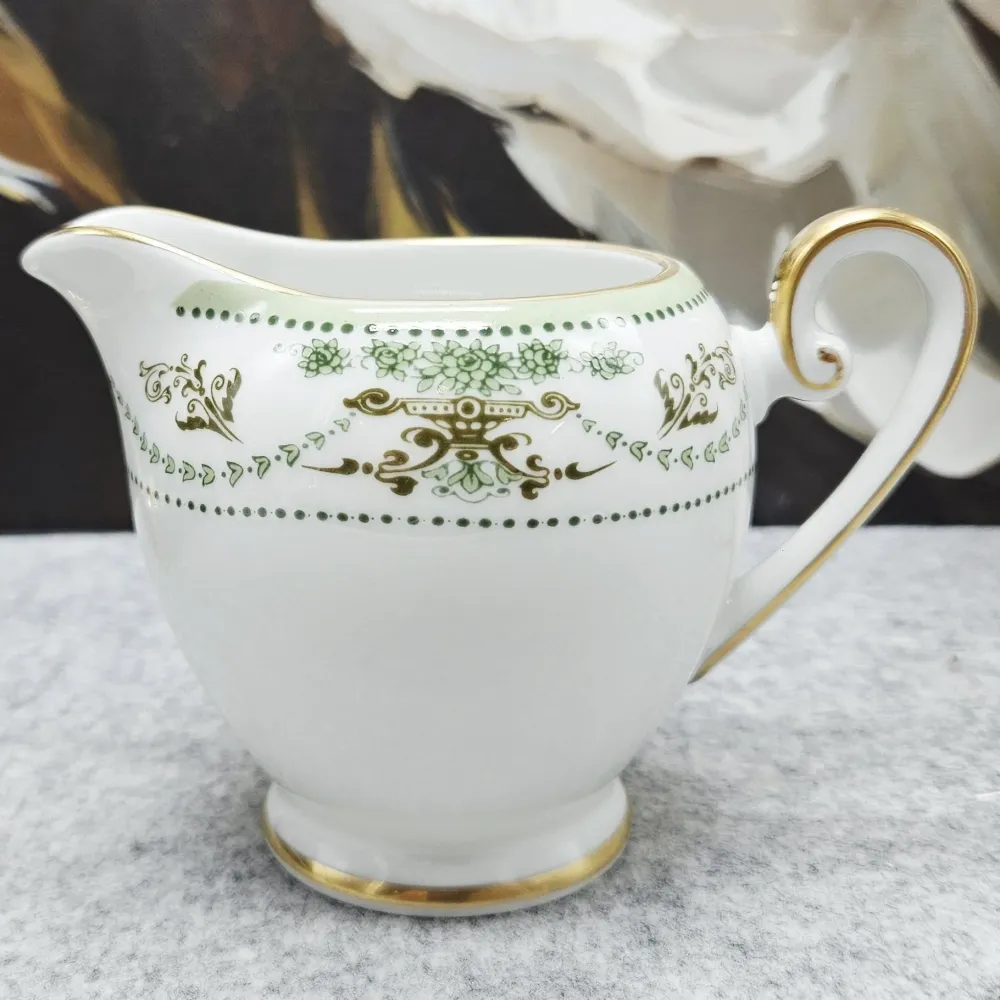 Wunderschöne Porzellankanne "Tirschenreuth 1838" (210ml)