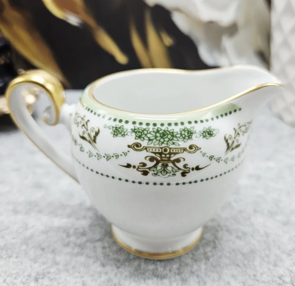 Wunderschöne Porzellankanne "Tirschenreuth 1838" (210ml)