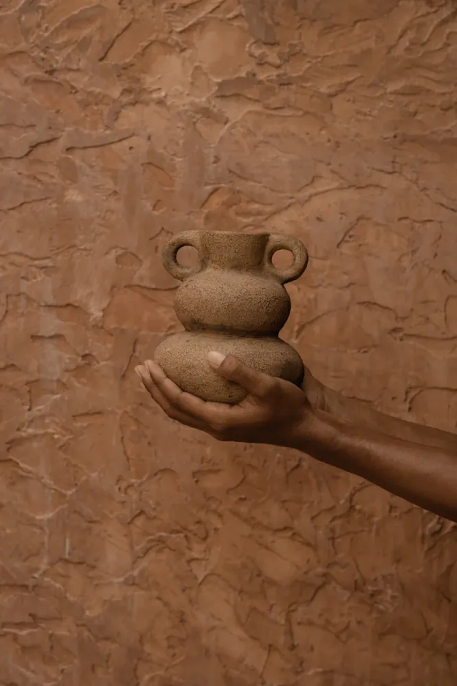Die Earthen Balance Vase - Sand - S