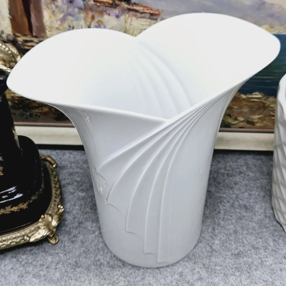 Exklusive, große, sehr praktische THOMAS Germany Vase aus weißem Porzellan