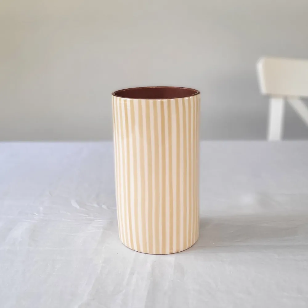 Gerade Vase gestreift beige
