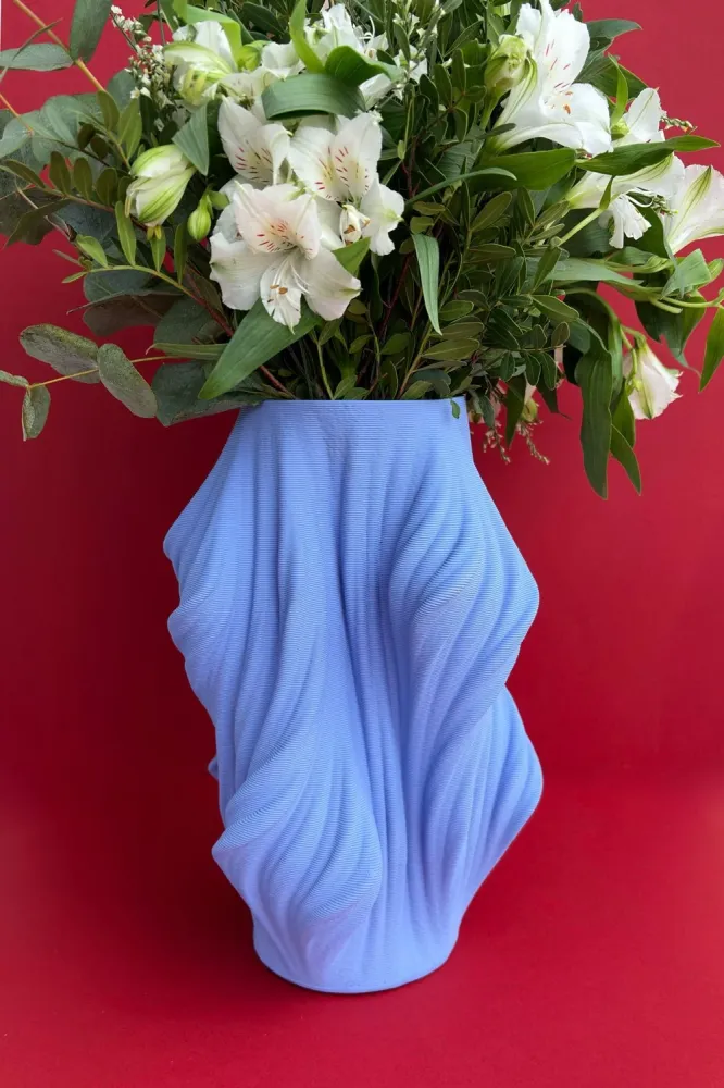 Hohe, blaue, unregelmäßige Vase mit 3D-Effekt