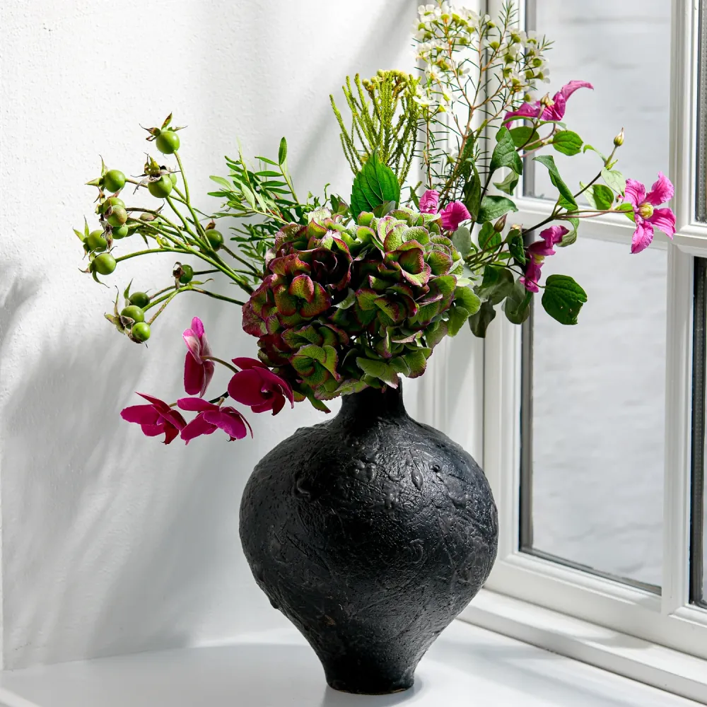 Lotte Buur, kleine Vase, Steinzeug | schwarz (LB05)