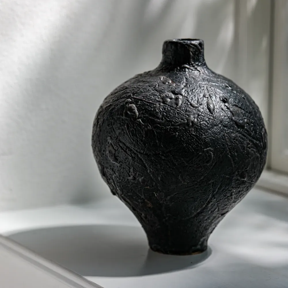 Lotte Buur, kleine Vase, Steinzeug | schwarz (LB05)