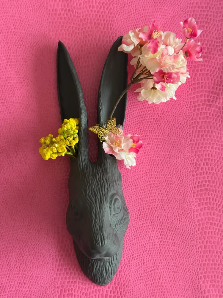 Mein Name ist Herr Kowalski ... niedlicher Porzellan Hase Blumenvase Klatt Objects für die Wand Hängevase schwarz