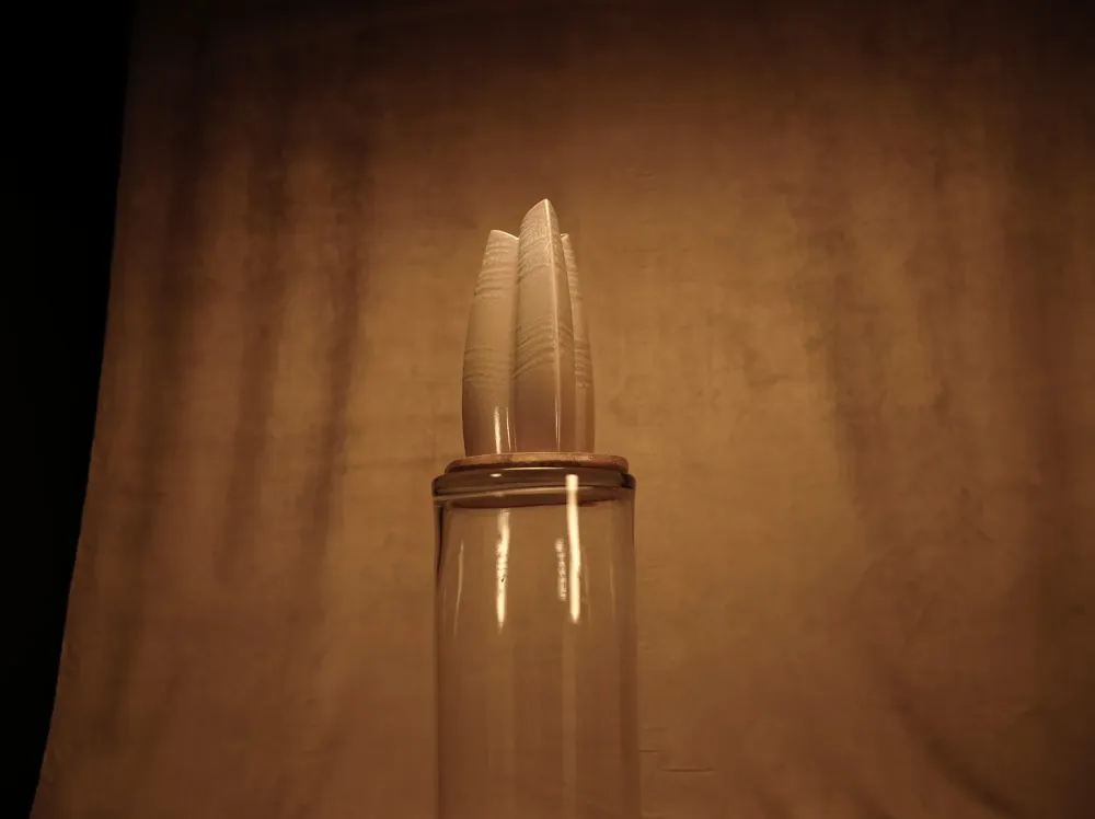 Perlweiße Vase aus Steinzeug im Bio-Stil