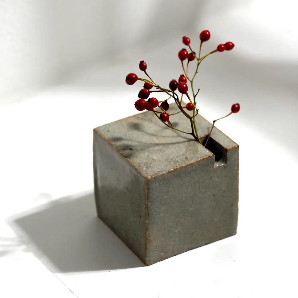 Tomoko Iwata, Vase, Würfel, grün | japanische Keramik (TI34)