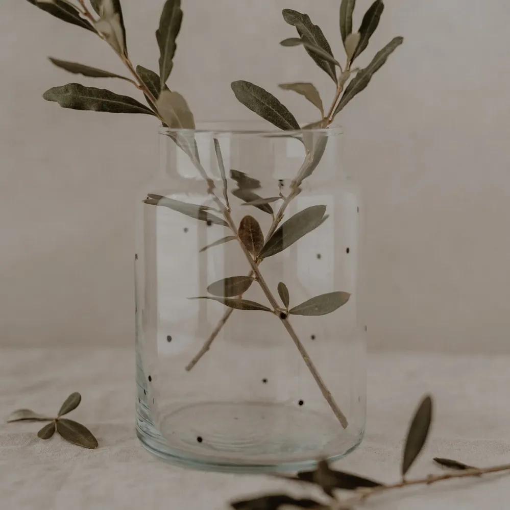 Vase aus Glas mit Punkte