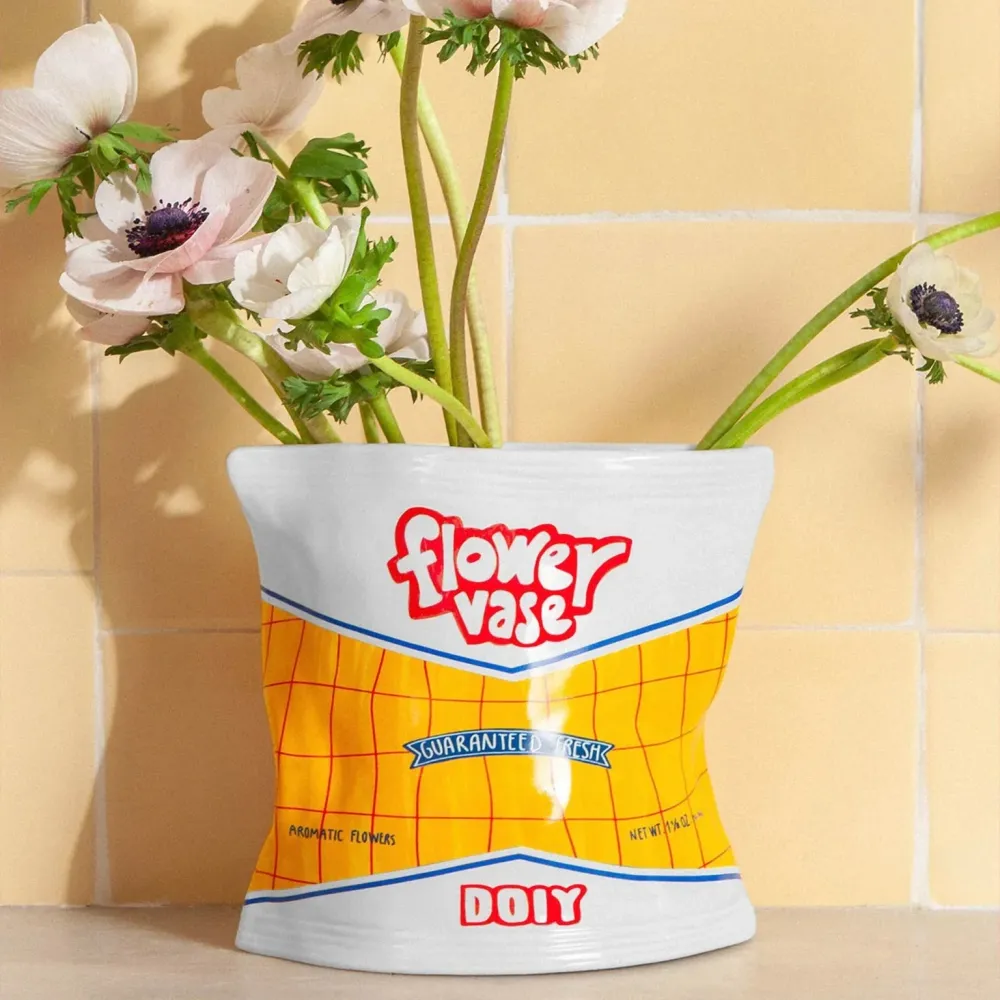 Vase „Chips Bag“ | DOIY | Einzigartige Vase für kreative Dekoideen