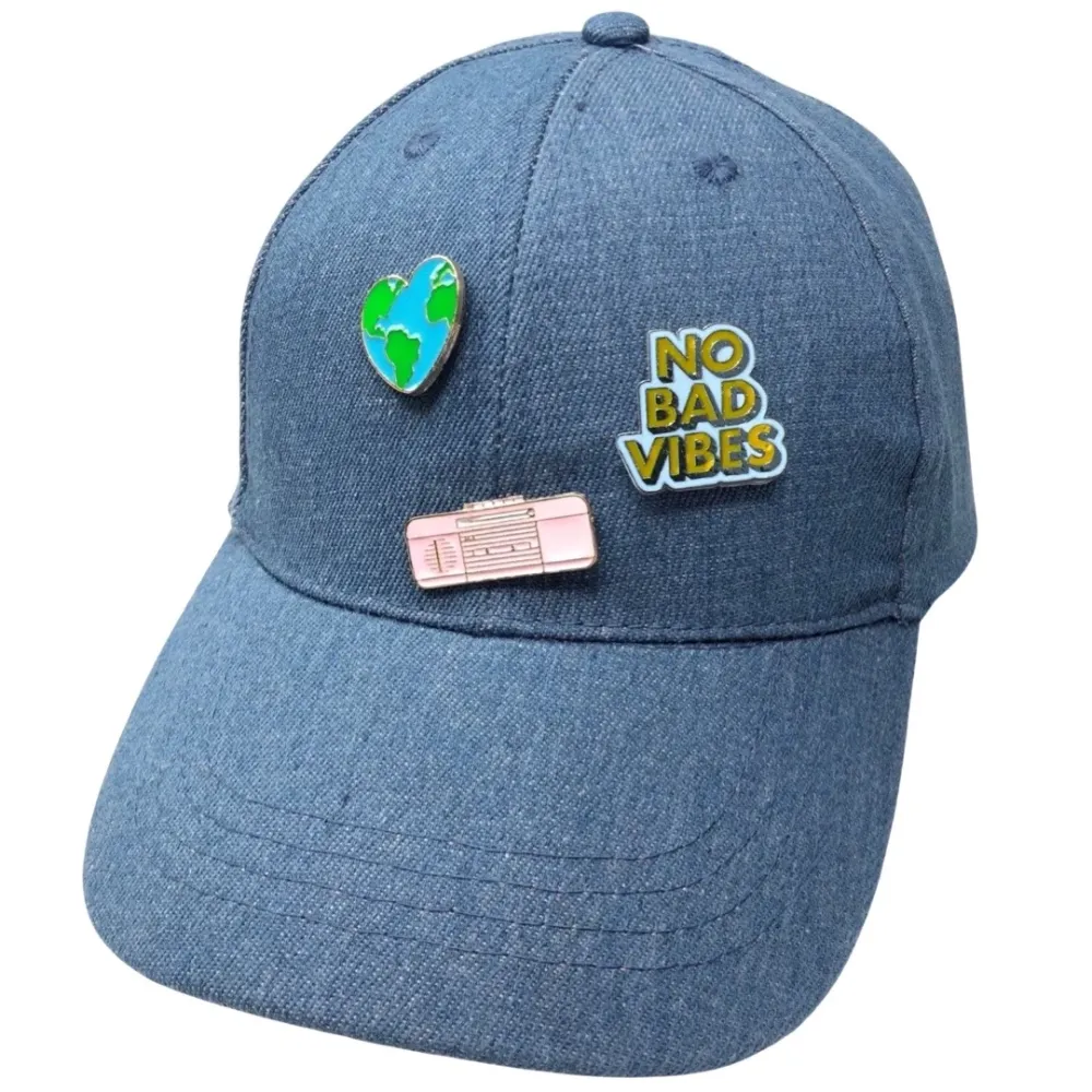 NO BAD VIBES Text Emaille Pin