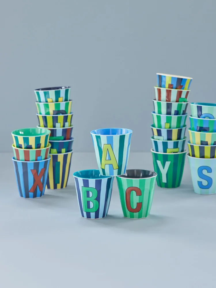 Mittelgroße Buchstabenbecher - Mehrfarbig - H - Stripes