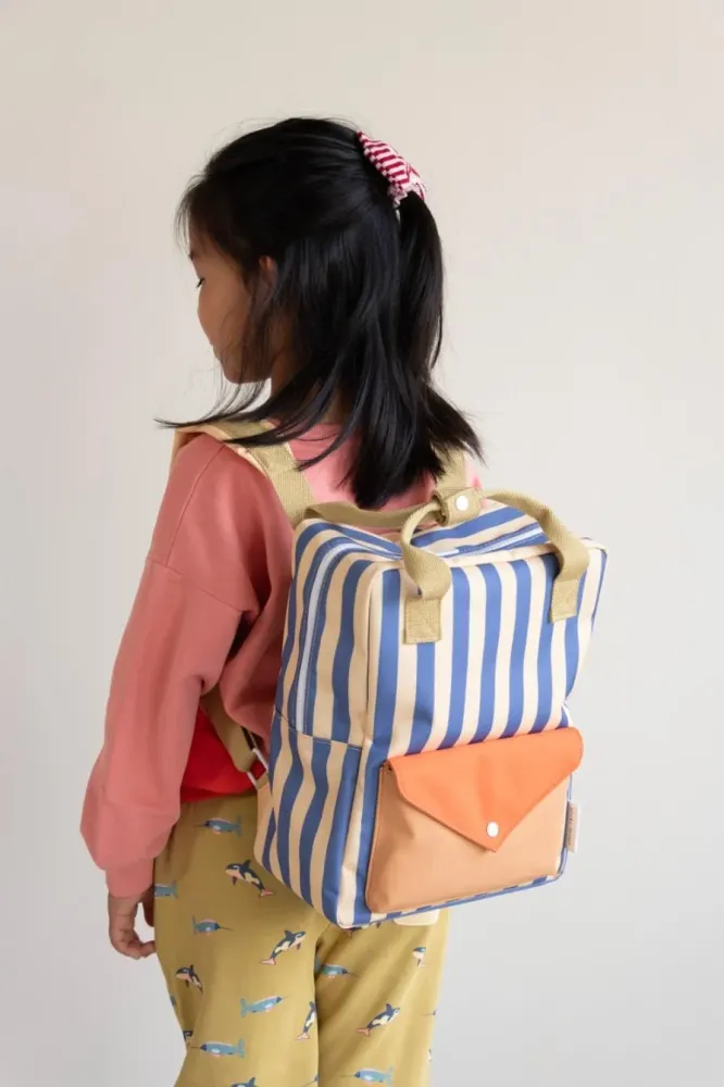Rucksack mittelgroß - Wonders Envelope Stripes Blauwal + Sandgelb - Sticky Lemon