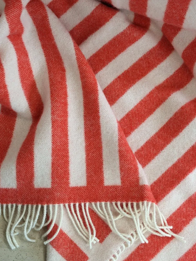 Wolldecke / Kuscheldecke - STRIPES Tomato Red / Off White