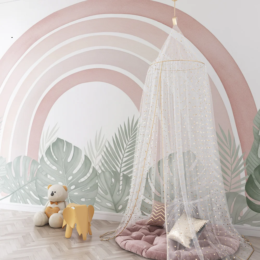 Babyzimmer Tapete | Pastellregenbogen vor einem hübschen tropischen Blattwerk